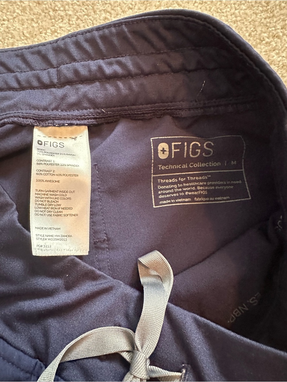 FIGS Navy Rafaela Scrub Top and Zamora Scrub Jogger Bottom Medium - Picture 7 of 7